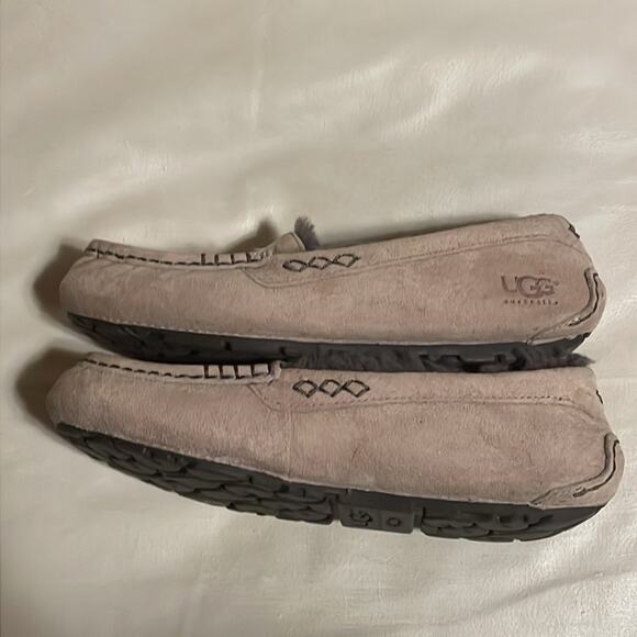 UGG Gray Suede Shearling Lined Slippers. 6 - Picture 4 of 5